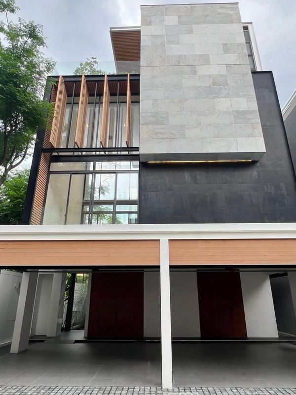 [For rent/sale] 4-story luxury house THE PRIMARY V Kaset-Nawamin (Type LUNAR / Type B) usable area 580 sq m. with private elevator, good location in the south.