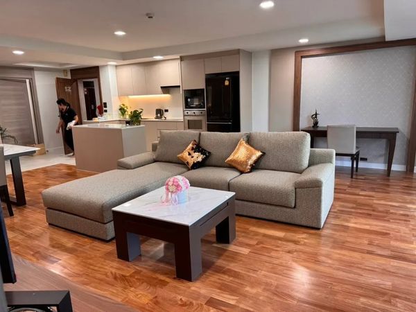 ให้เช่าอพาร์ตเมนต์ สุขุมวิท 34 (3นอน 180ตร.ม.) สเปซกว้างเหมือนอยู่บ้าน Pet Friendly เลี้ยงสัตว์ได้ ร่มรื่นไพรเวทสุดๆ ใกล้ BTS ทองหล่อ