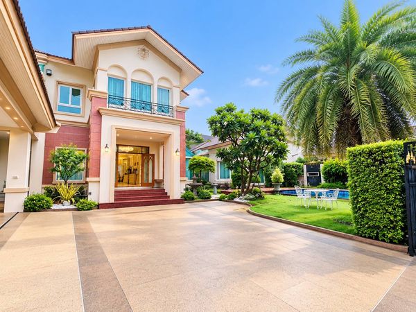2-storey luxury detached house for sale, Pruekphirom Project. Ratchaphruek-Rattanathibet, fully furnished, ready to move in, near MRT Bang Rak Yai.