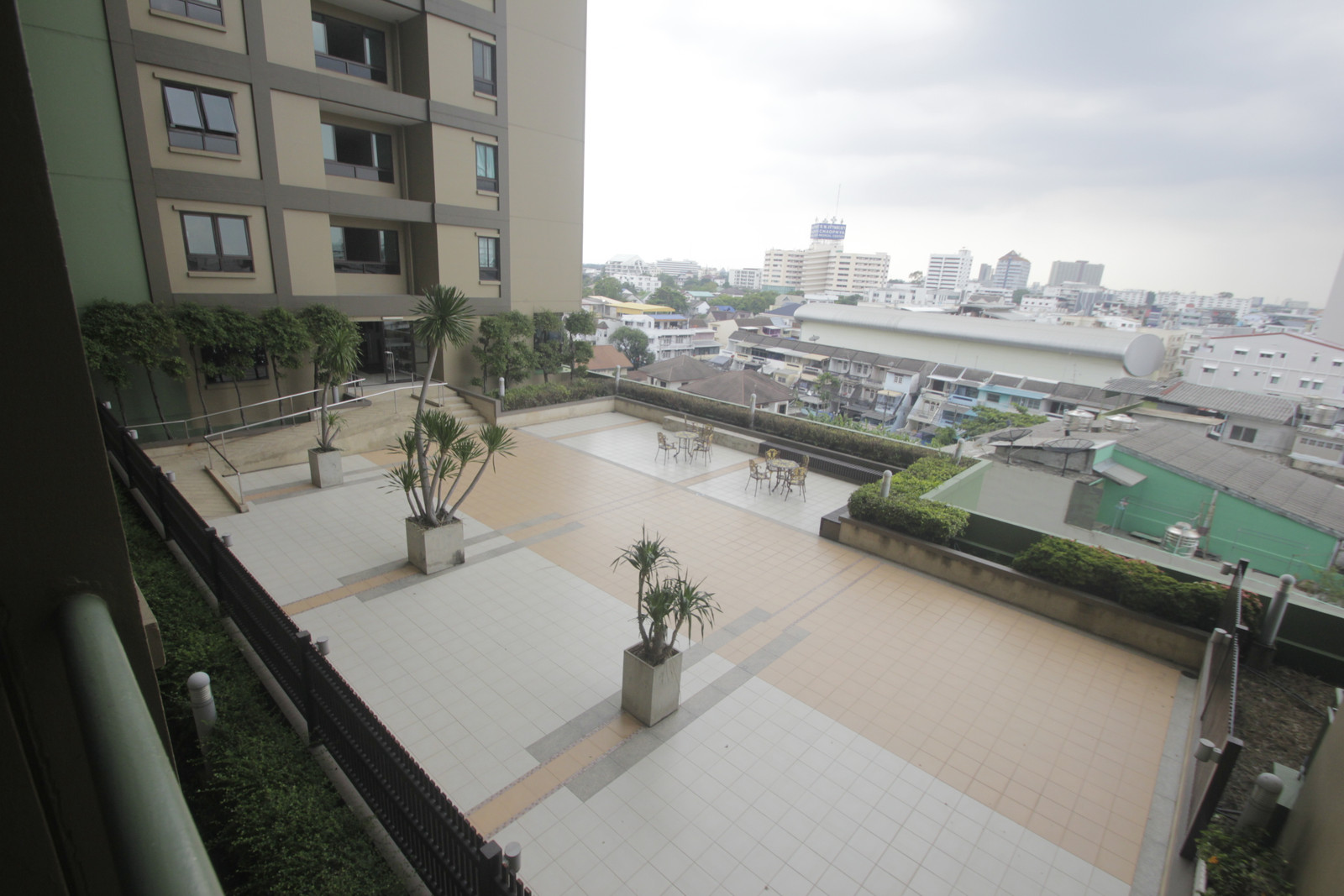 ขายขาดทุนแถมเฟอร์นิเจอร์ทุกรายการในห้อง คอนโดลุมพินีเพลสปิ่นเกล้า2 ใกล้เซ็นทรัลปิ่นเกล้า 34 ตร.ม ชั้น7 วิวสวน เฟอร์ แอร์ พร้อมอยู่ ซื้อลงทุนหรืออยู่เองได้ ราคานี้ไม่มีอีกแล้ว 