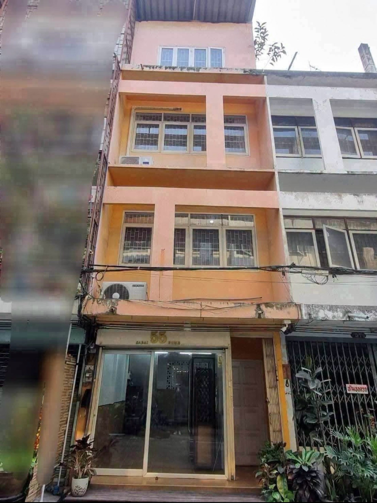 Urgent sale...4-story shophouse near BTS Bang Chak.