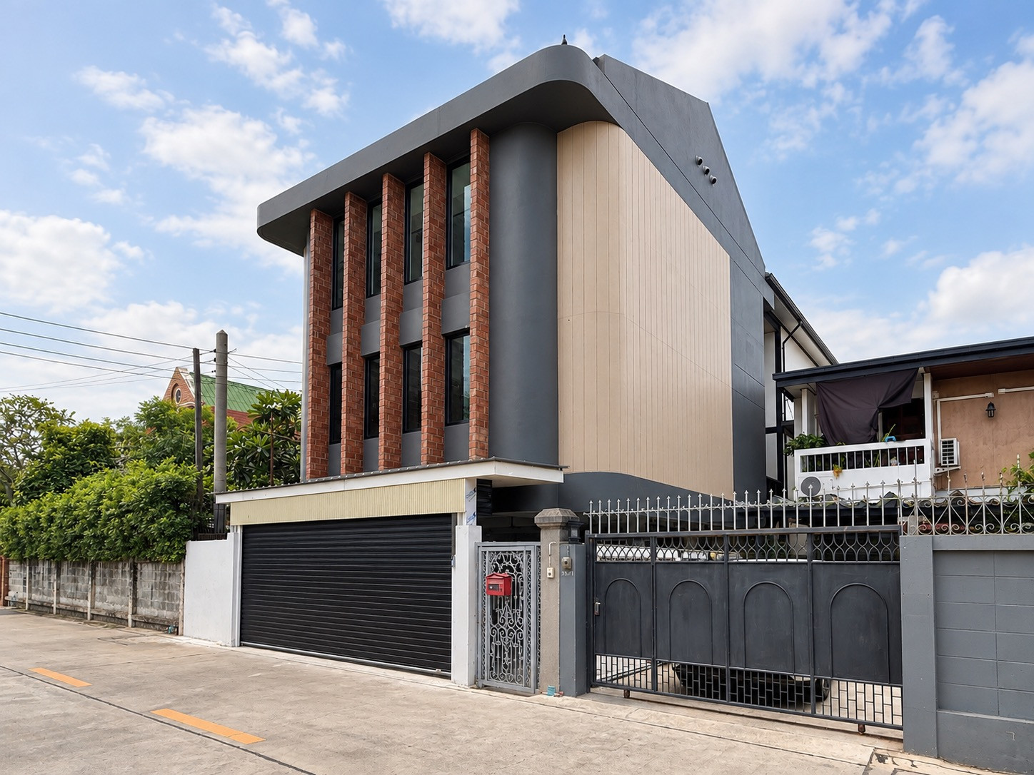 🏡 ขายบ้านเดี่ยว 3 ชั้น สไตล์โมเดิร์นซอยรัชดา 42 ห่างจากปากซอย 400 เมตร เพียง 18.9 ล้าน 🏡 ขายบ้านเดี่ยว 3 ชั้น สไตล์โมเดิร์นซอยรัชดา 42 ห่างจากปากซอย 400 เมตร เพียง 18.9 ล้าน