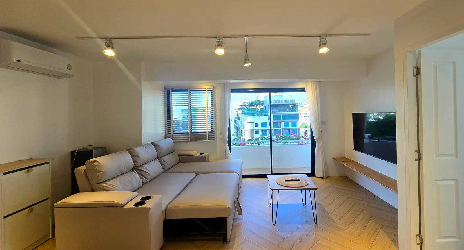 Nice Corner Unit for Rent In Yada Residence, Soi Sukhumvit 39 – รูปที่ 3