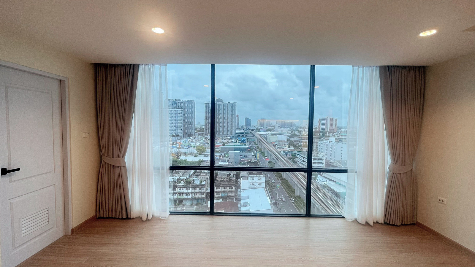 ขายด่วน ห้องสวยรีโนเวทใหม่พร้อมเข้าอยู่ ริชชี่ ทาวเวอร์ เพชรเกษม23 ชั้น 15 ขนาด 49 ตรม.  1 ห้องนอน  1 ห้องน้ำ ราคา 2,390,000 บาท ติดถนนเพชรเกษม ใกล้ BTS  เดอะมอลล์ท่าพระ ใกล้รถไฟฟ้า MRT บางไผ่ – รูปที่ 4