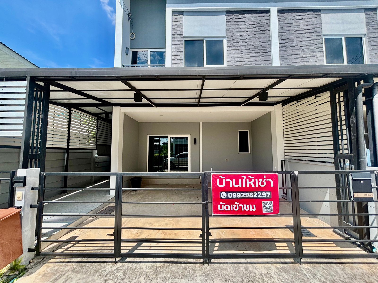 House on the corner of Aphitown Airport, 4 bedrooms. House on the corner of Aphitown Airport, 4 bedrooms.