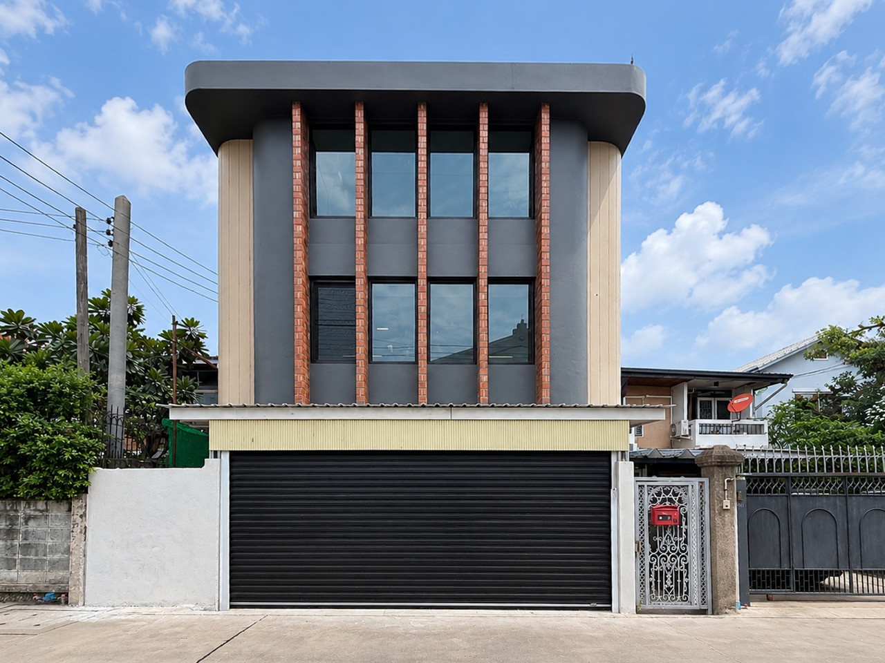 🏡 ขายบ้านเดี่ยว 3 ชั้น สไตล์โมเดิร์นซอยรัชดา 42 ห่างจากปากซอย 400 เมตร เพียง 18.9 ล้าน – รูปที่ 2