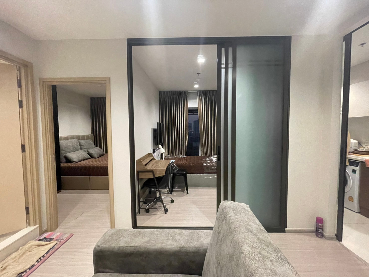 Life Sathorn Sierra 2 Bedroom, Fully Furnished, beautiful room, separate kitchen. Please inquire or make an appointment to view the room.