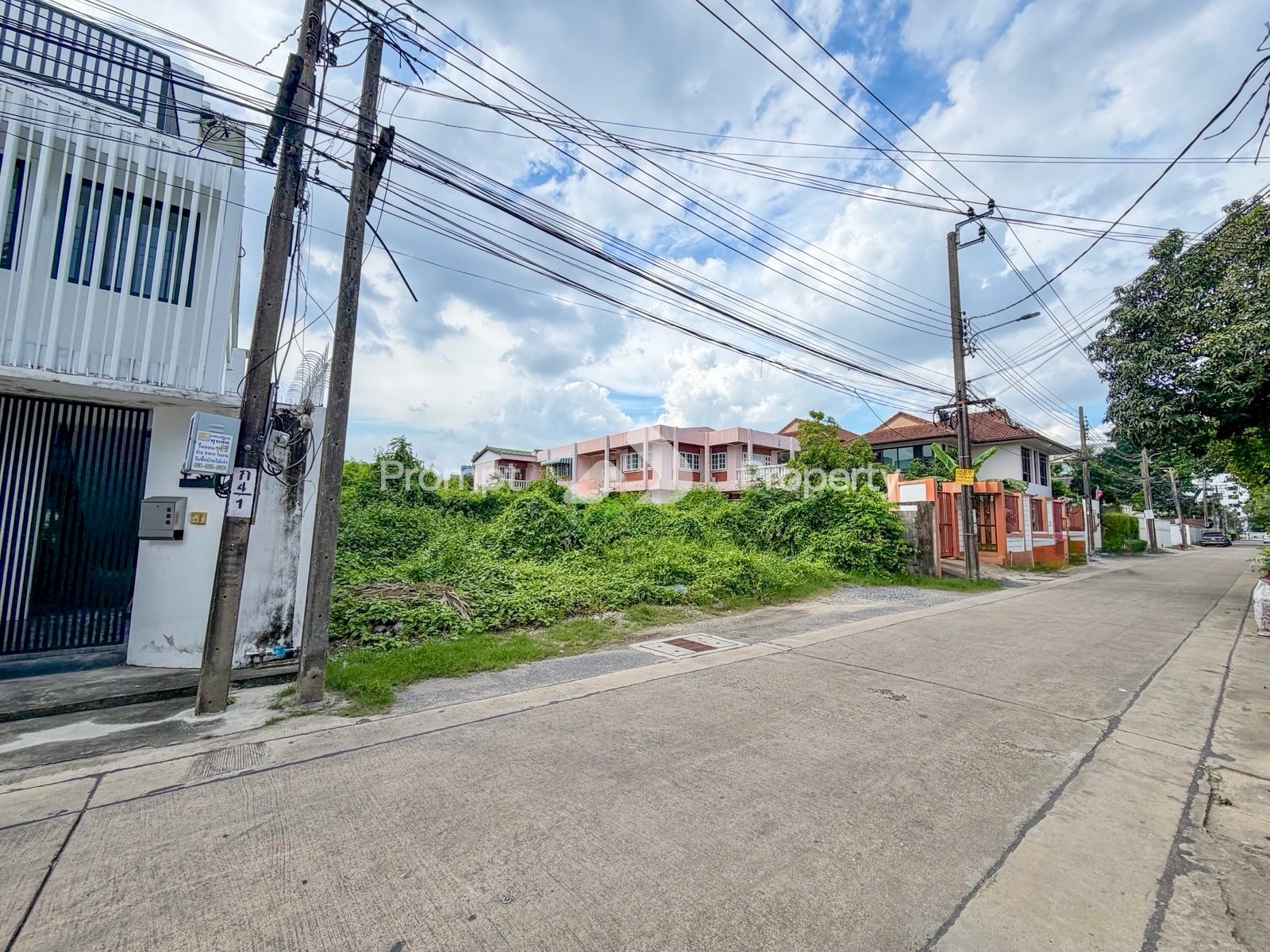 Land for sale, Sukhumvit 71 | Pridi Banomyong 26 Soi 1, suitable for building a house.