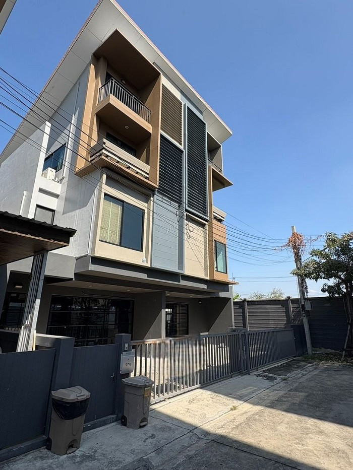ขาย/ให้เช่า โฮมออฟฟิศหรู 2 คูหาเชื่อม Haus Clover แจ้งวัฒนะ-ราชพฤกษ์ 470 ตร.ม. สำหรับพักอาศัย/ออฟฟิศ