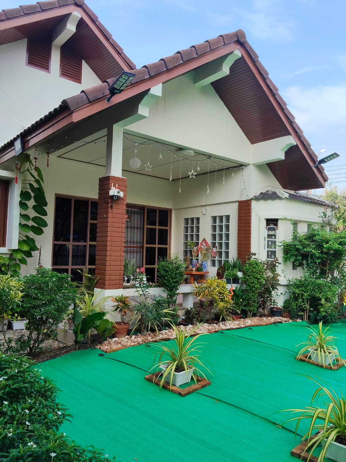 () ให้เช่า บ้านเดี่ยวพร้อมที่ดิน พื้นที่รวม 98 ตร.ว. 4 ห้องนอน 2 ห้องน้ำ 1 ห้องอเนกประสงค์ บรรยากาศร่มรื่น – รูปที่ 2