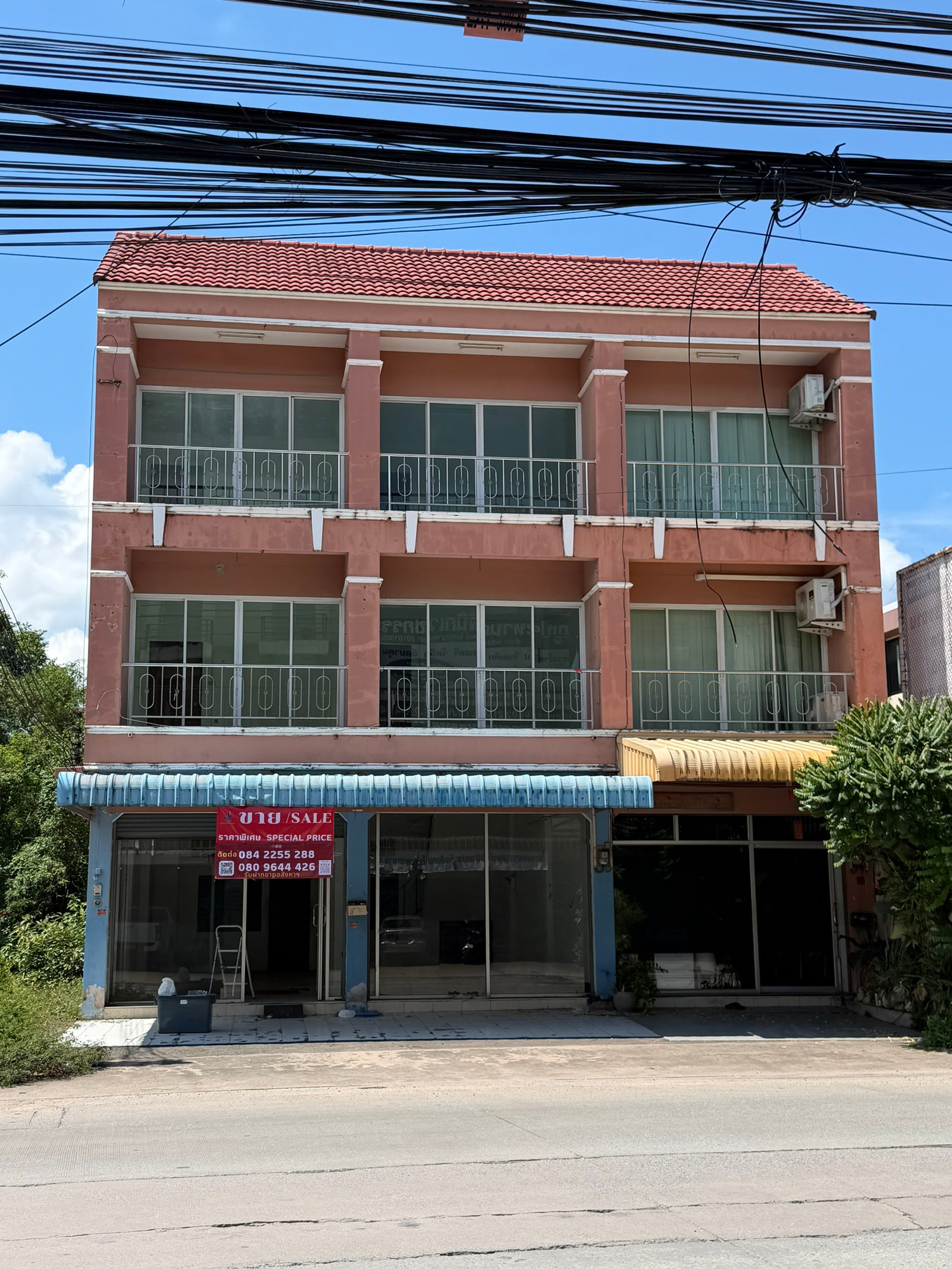 3-story commercial building for sale near Sahapat, Laem Chabang - Map Iang, Chonburi Province, price 2.1 million baht/unit. 3-story commercial building for sale near Sahapat, Laem Chabang - Map Iang, Chonburi Province, price 2.1 million baht/unit.