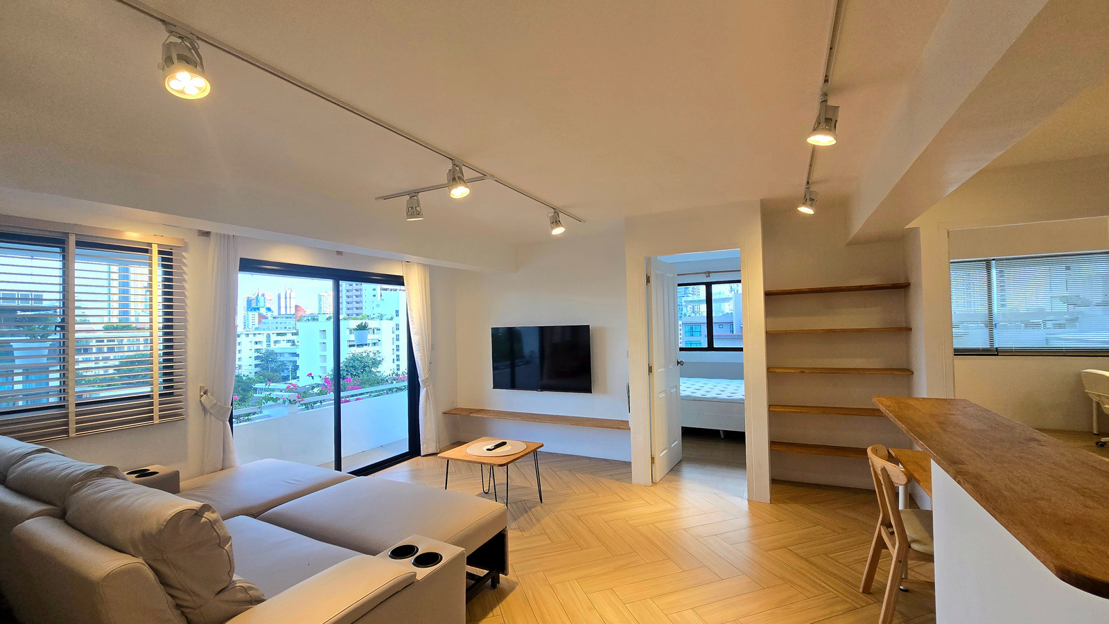 Nice Corner Unit for Rent In Yada Residence, Soi Sukhumvit 39 Nice Corner Unit for Rent In Yada Residence, Soi Sukhumvit 39