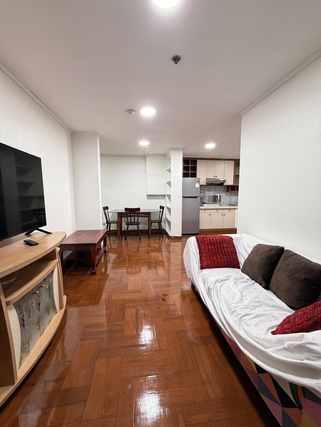 💥 [ 𝐏-𝟏𝟎𝟓𝟔𝟎 ] FOR RENT : Witthayu Complex Spacious 85 Sq.m. Condo in Prime Wireless Road! Near BTS Ploenchit 𝟐𝟖,𝟎𝟎𝟎 THB/mo. | Line @easycondoplus | 099-229-6397