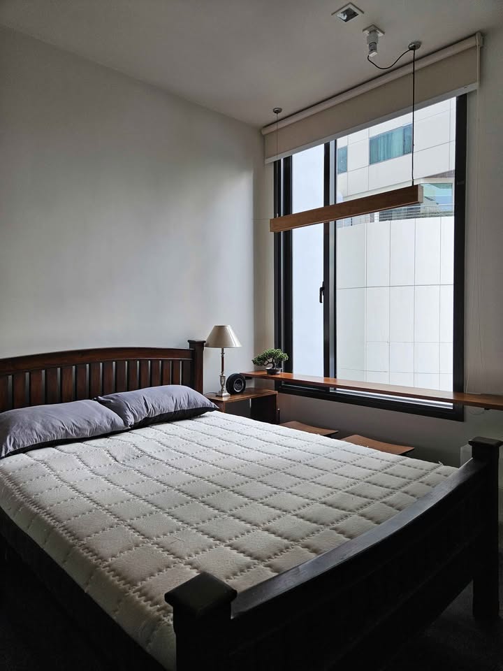 🔥Rent Now🔥 Edge Sukhumvit 23, near BTS Asok and MRT Sukhumvit stations. Fully furnished and ready to move in.