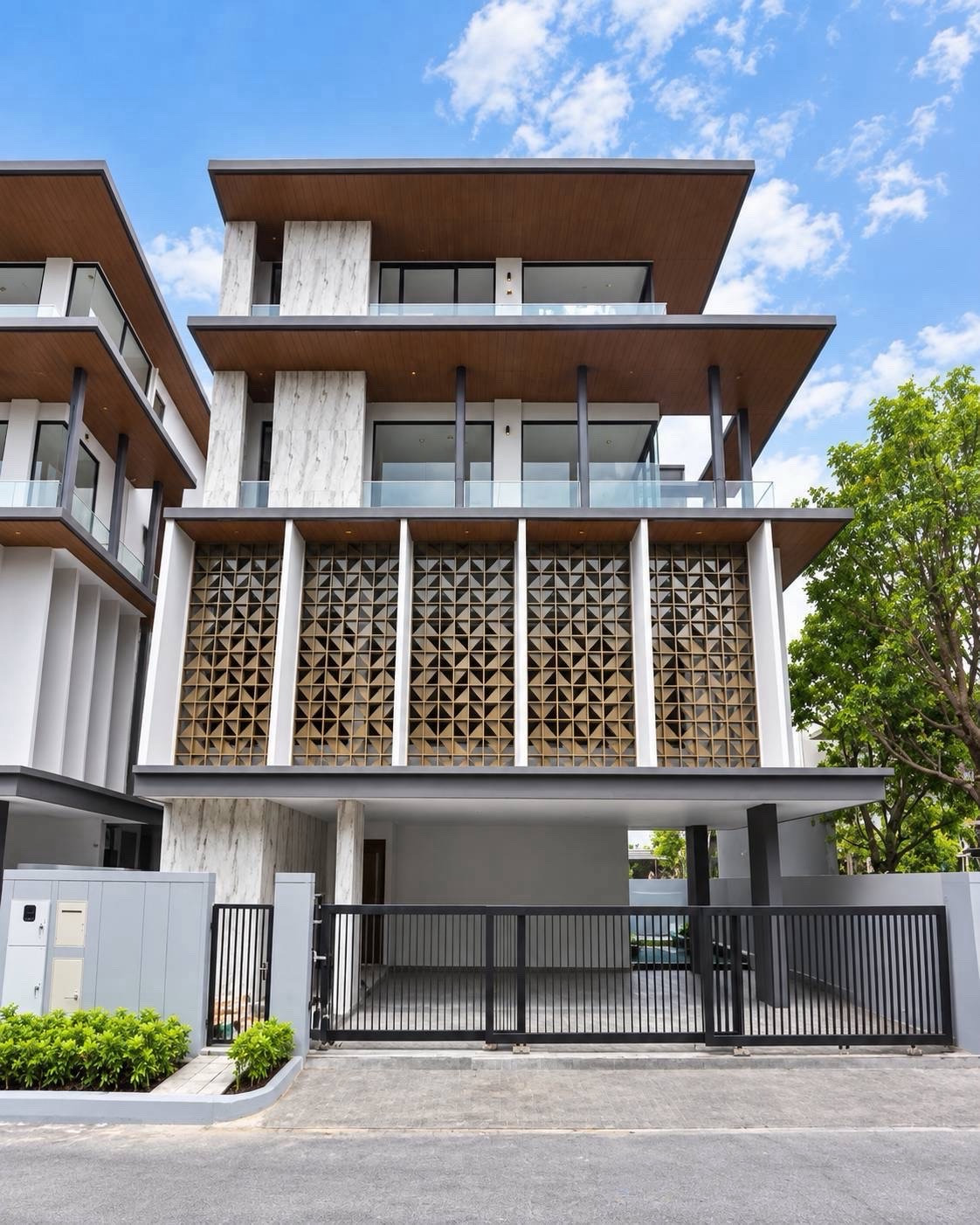 For Sale Artale Asoke Rama 9 | Luxury Show House | 423 SQ.M. | Luxury 4 Bedroom House | Special Price Tel./Line 0889797878