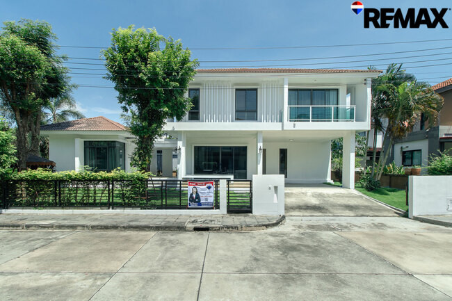 Single house for sale, Habitia Park Thian Talay 28, corner house with guest house.