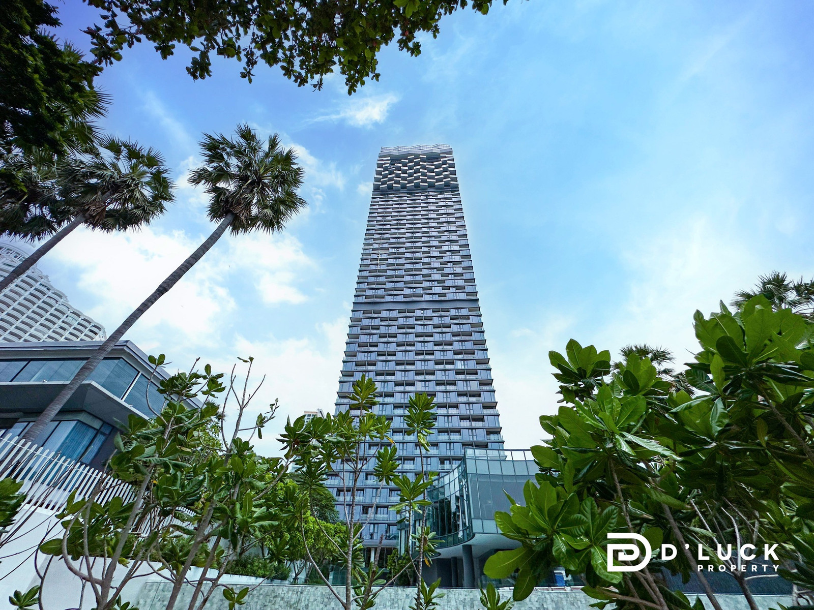 Arom Wongamat, Luxury Beachfront Condo for Sale in Pattaya, Thai name