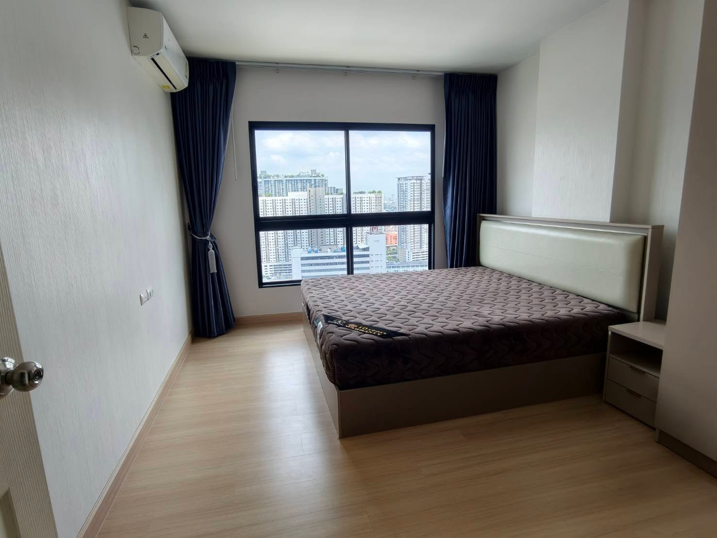 Supalai Loft Talat Phlu Station Condo, large room 42 sq m., available and ready for rent.