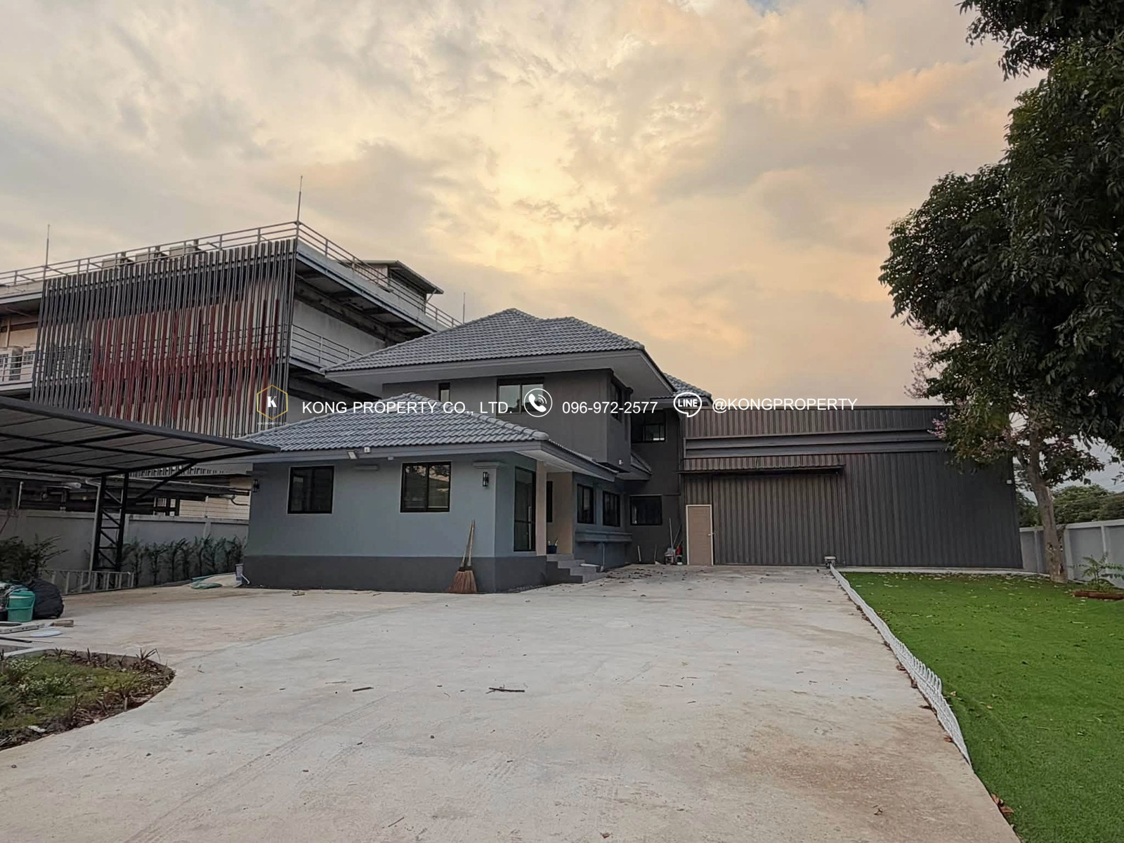 2-story home office for rent with warehouse | Phahon Yothin - Lam Luk Ka, Pathum Thani, near Don Mueang Airport, only 10 minutes.