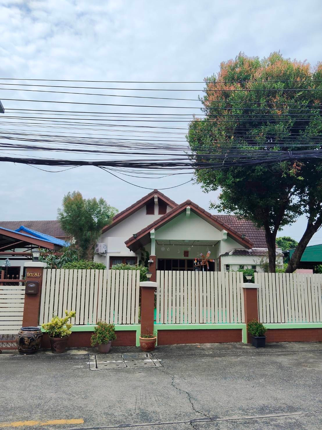 () ให้เช่า บ้านเดี่ยวพร้อมที่ดิน พื้นที่รวม 98 ตร.ว. 4 ห้องนอน 2 ห้องน้ำ 1 ห้องอเนกประสงค์ บรรยากาศร่มรื่น
