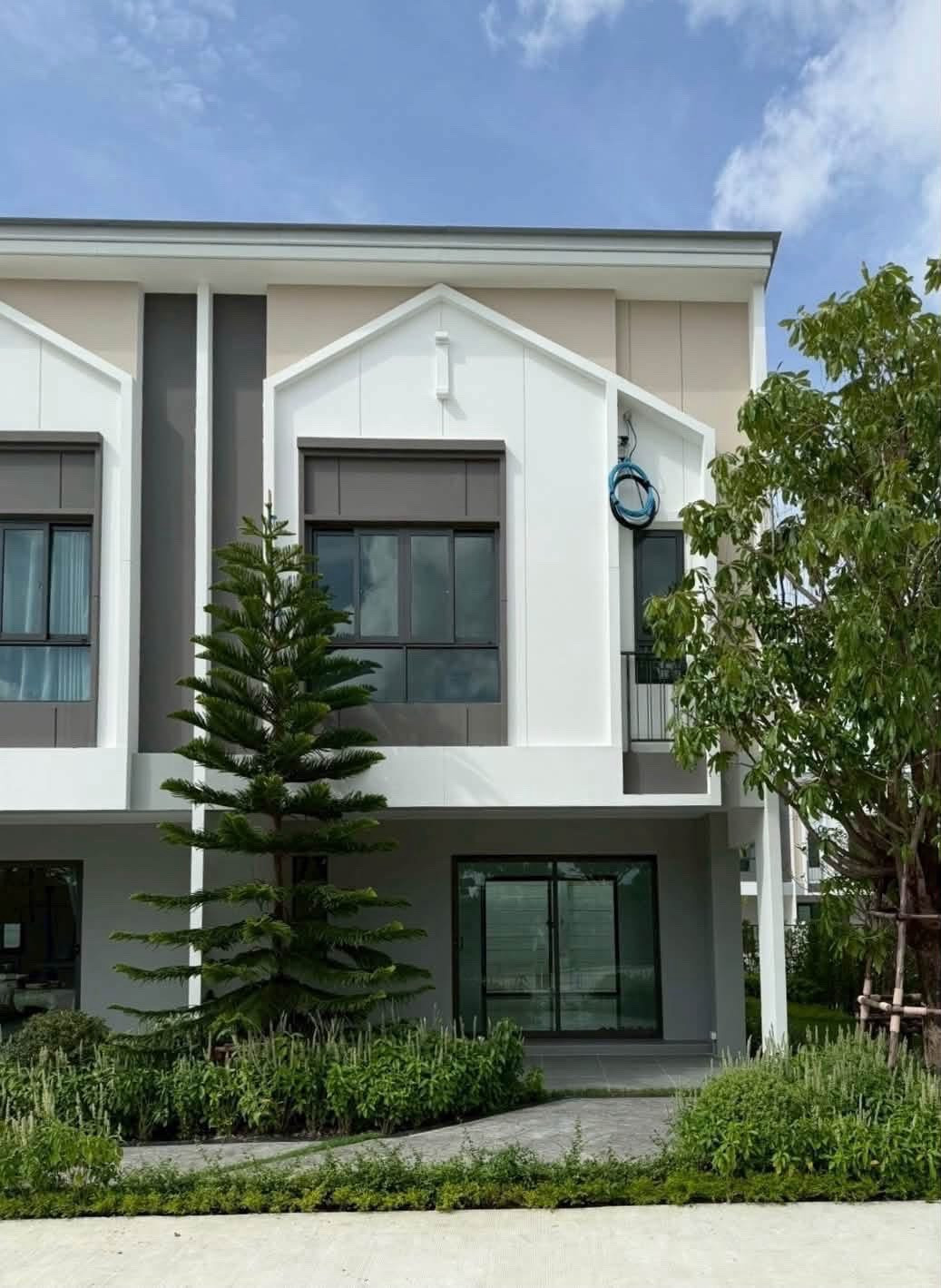 New townhome for rent, The Connect Rama 5, newly built empty house, Pruksa project 25K. New townhome for rent, The Connect Rama 5, newly built empty house, Pruksa project 25K.