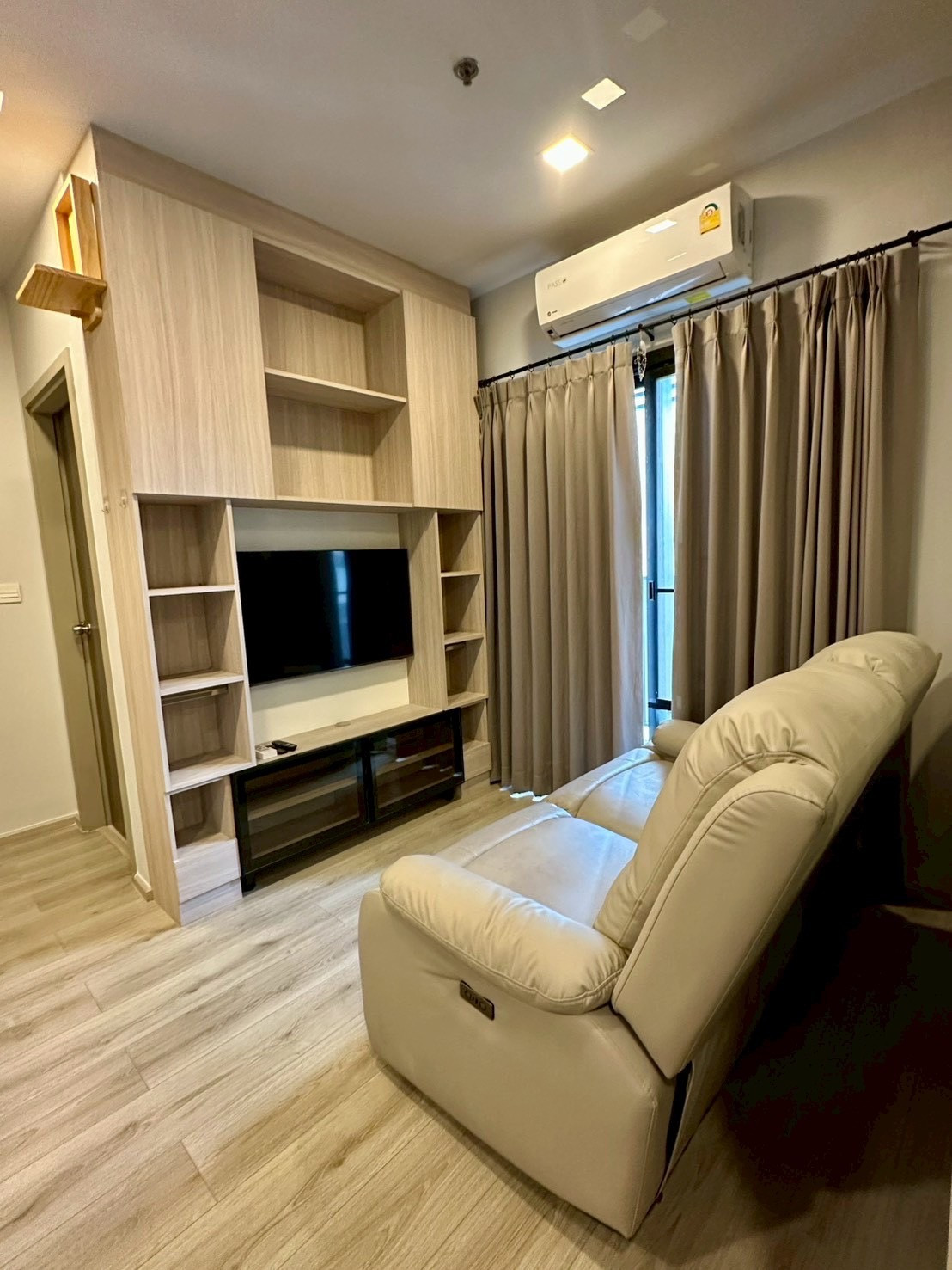 🔥 ห้ามพลาด! Pet Friendly ราคาดีที่สุดในตึก Metris Ladprao 1 Bed 1 Bath 30.7 sqm 19,000 Call 0968623850 🐱🐶