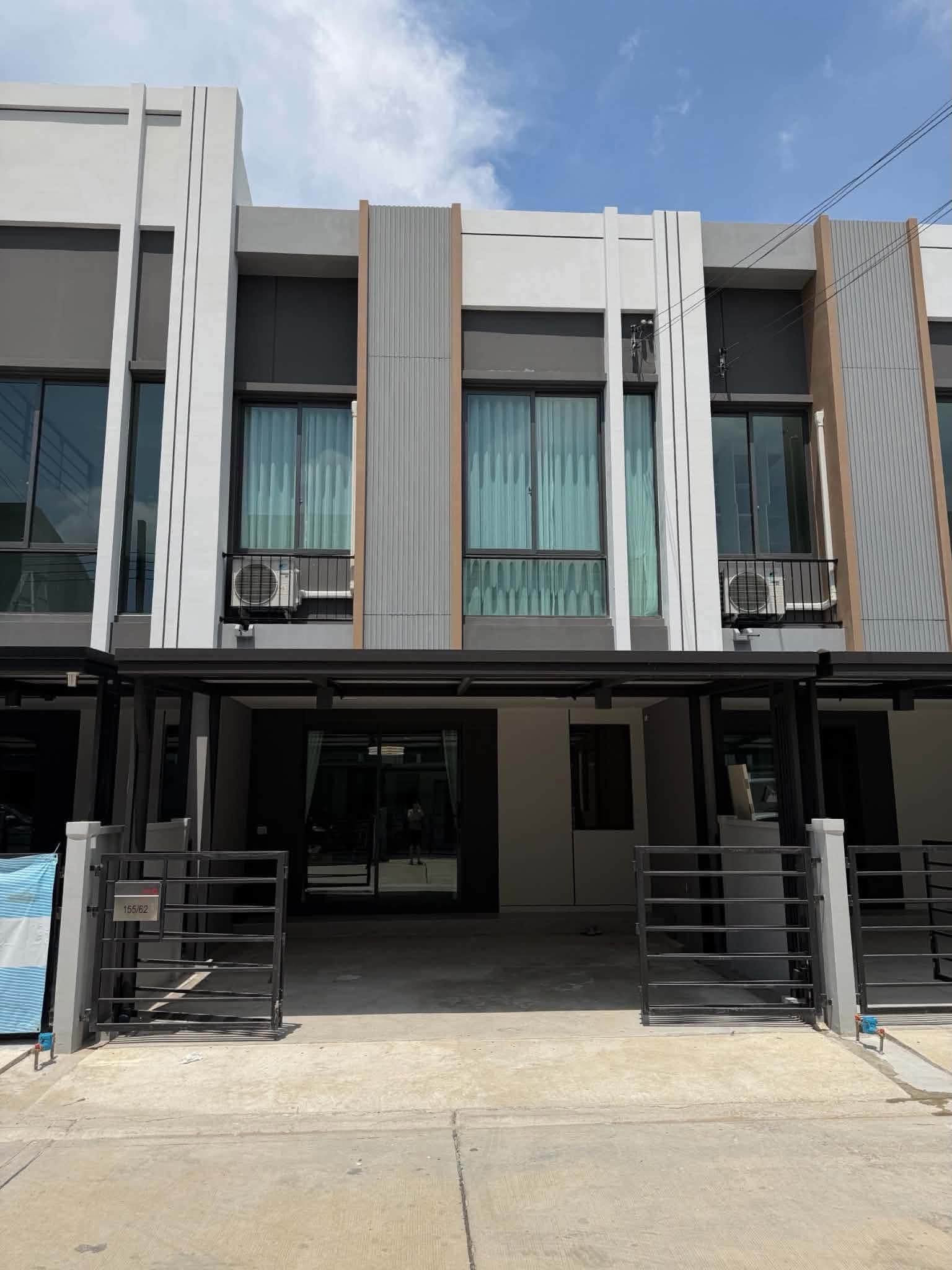 ให้เช่าทาวน์โฮม PLENO สุขุมวิท–บางนา 4 บ้านแต่งใหม่สุดหรู 3 ห้องนอน เฟอร์นิเจอร์ครบ ใกล้ Mega Bangna เพียง 800 ม.