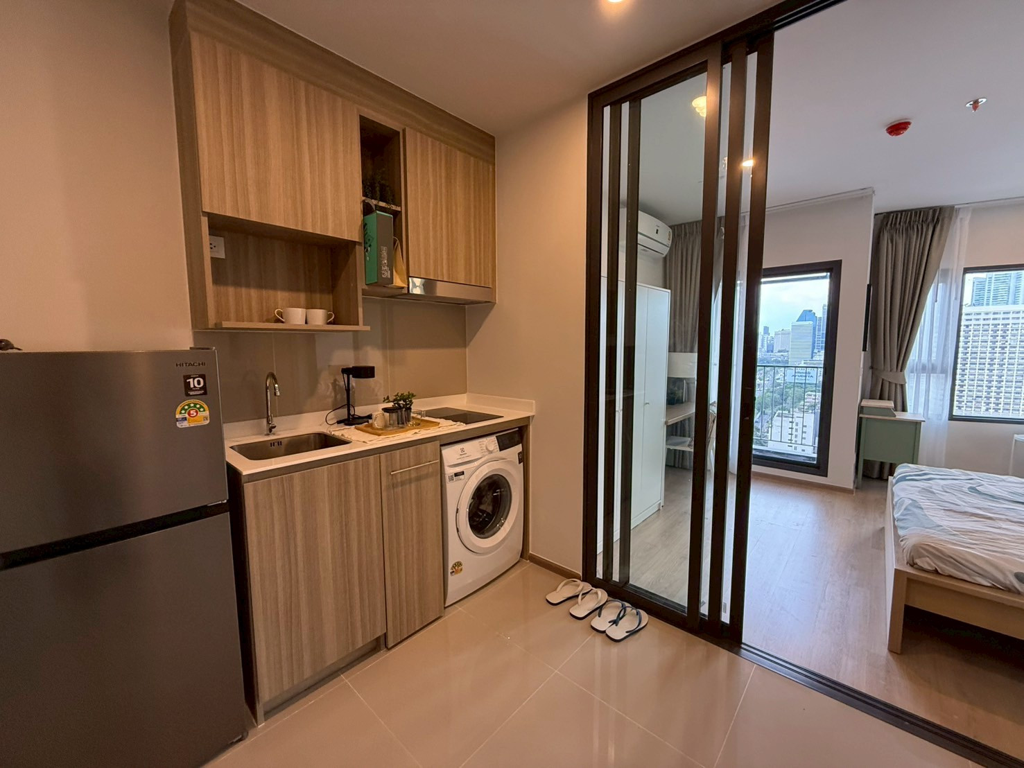 Promotion 18000/ month for Rent Life Rama 4 Asoke (Close to MRT : Queen Sirikit National Convention Center)