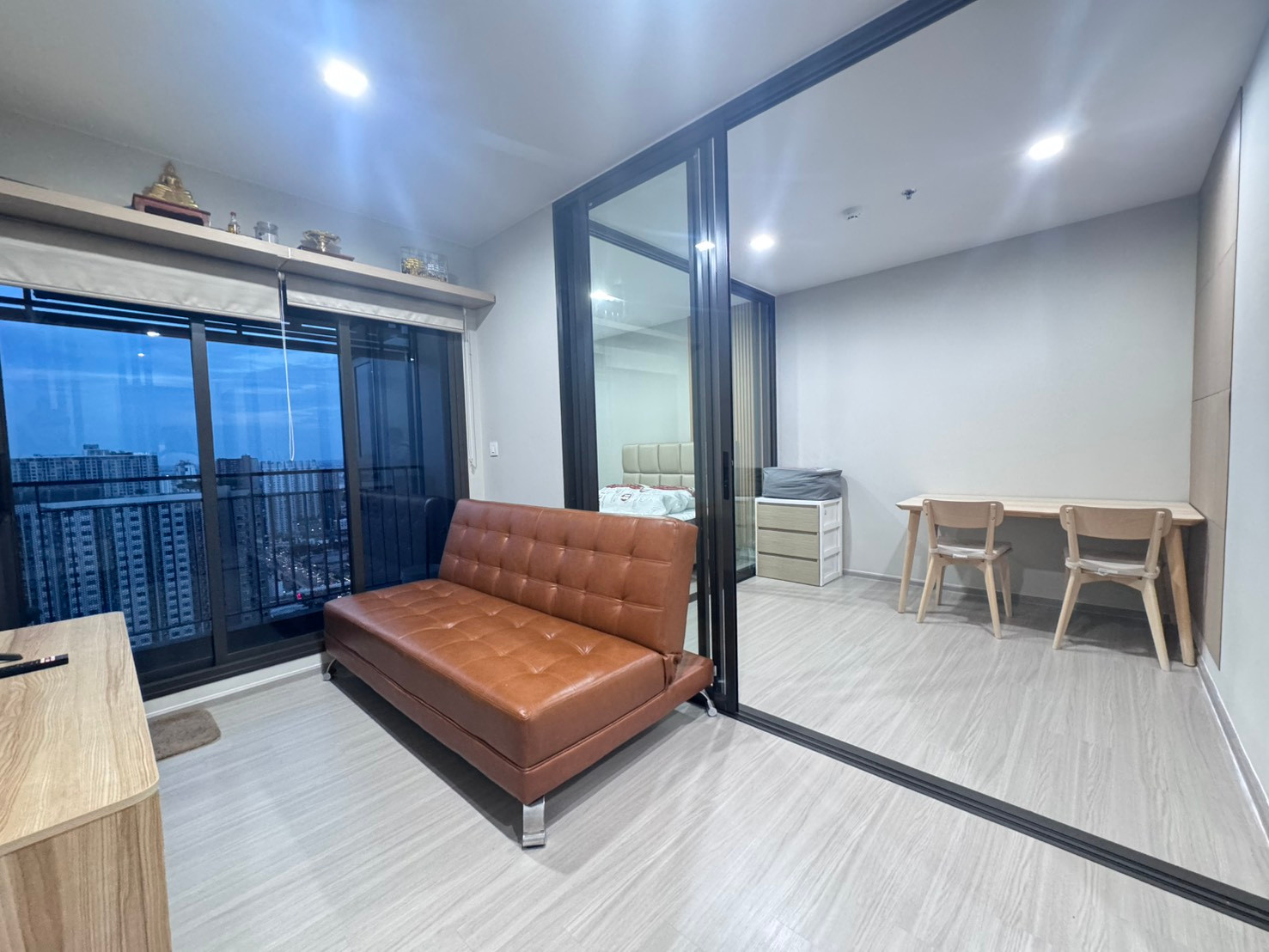Available for rent, new room, Life Sathorn Sierra, near BTS Talat Phlu, 1bedroom plus room, has a separate office room.