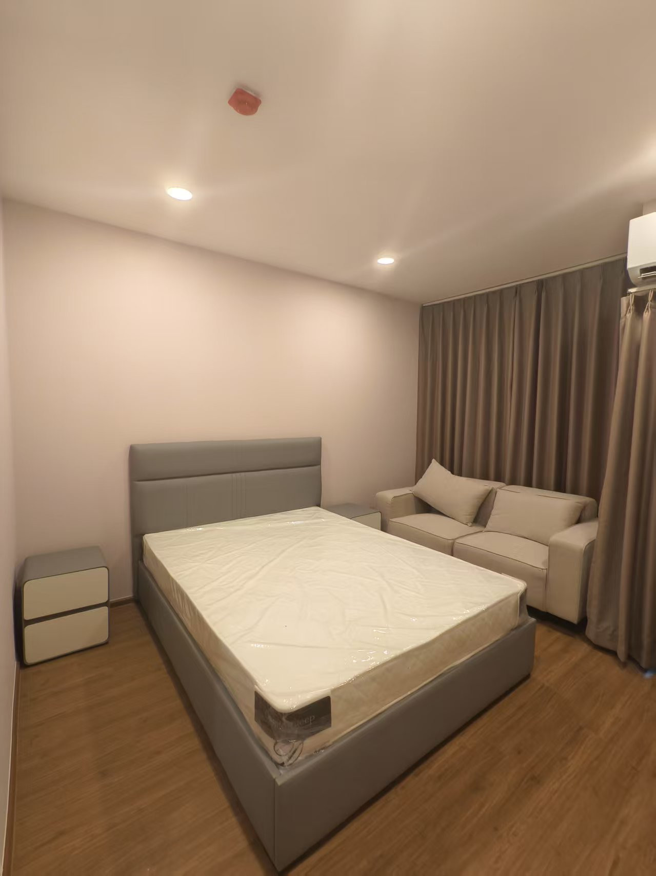 เดอะ ลิฟวิน รามคำแหง | ห้องสตูดิโอ ชั้นสูง 20 (ใกล้รถไฟฟ้าสายสีเหลืองลำสาลี และเดอะมอลล์บางกะปิ) 9,500 บาท / เดือน เดอะ ลิฟวิน รามคำแหง | ห้องสตูดิโอ ชั้นสูง 20 (ใกล้รถไฟฟ้าสายสีเหลืองลำสาลี และเดอะมอลล์บางกะปิ) 9,500 บาท / เดือน
