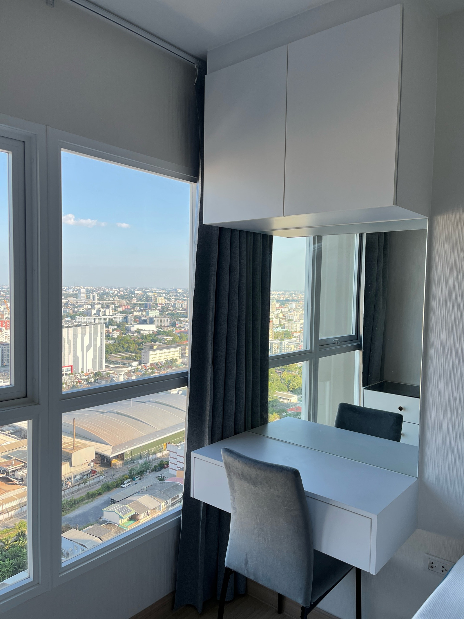 Building A, 29th floor, high floor room, beautiful view, good location, suitable for living and investing, next to the BTS. Building A, 29th floor, high floor room, beautiful view, good location, suitable for living and investing, next to the BTS.