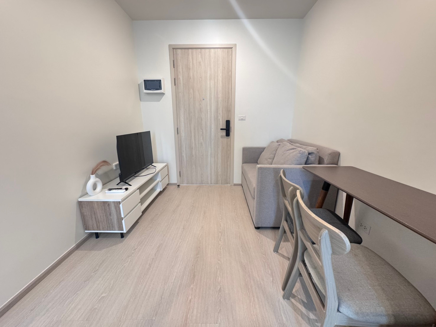 Nue Noble Faichai, beautiful new room, near Faichai BTS Station, fully furnished, available for rent 12,000/month.