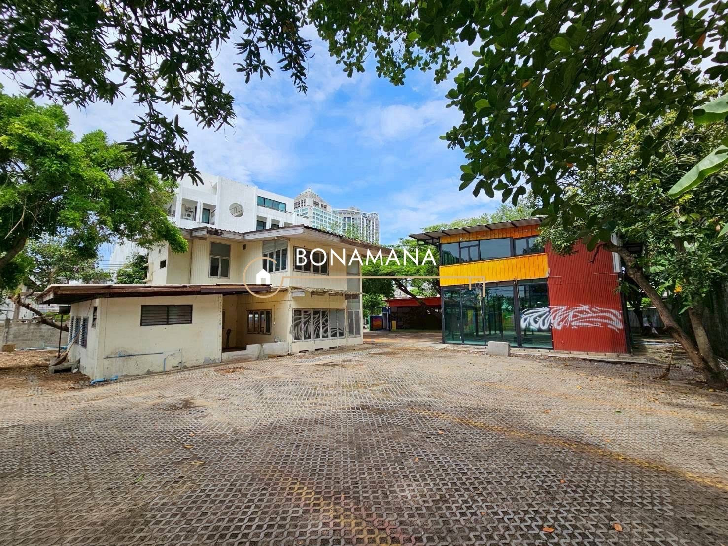 Land/business space for rent (BTS Phra Khanong 350m: Summer Hill 300m) Land/business space for rent (BTS Phra Khanong 350m: Summer Hill 300m)