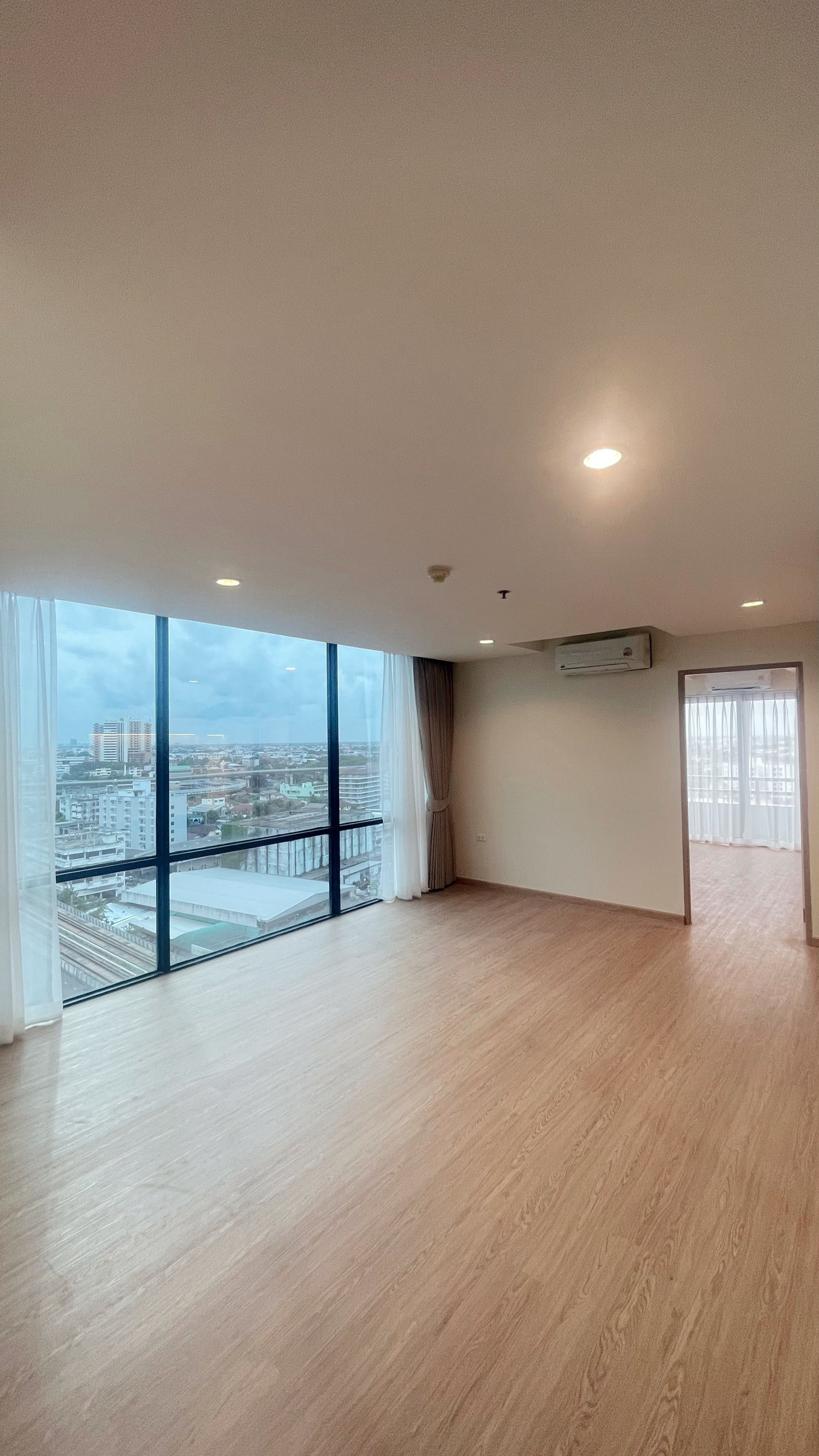 ขายด่วน ห้องสวยรีโนเวทใหม่พร้อมเข้าอยู่ ริชชี่ ทาวเวอร์ เพชรเกษม23 ชั้น 15 ขนาด 49 ตรม.  1 ห้องนอน  1 ห้องน้ำ ราคา 2,390,000 บาท ติดถนนเพชรเกษม ใกล้ BTS  เดอะมอลล์ท่าพระ ใกล้รถไฟฟ้า MRT บางไผ่ – รูปที่ 2