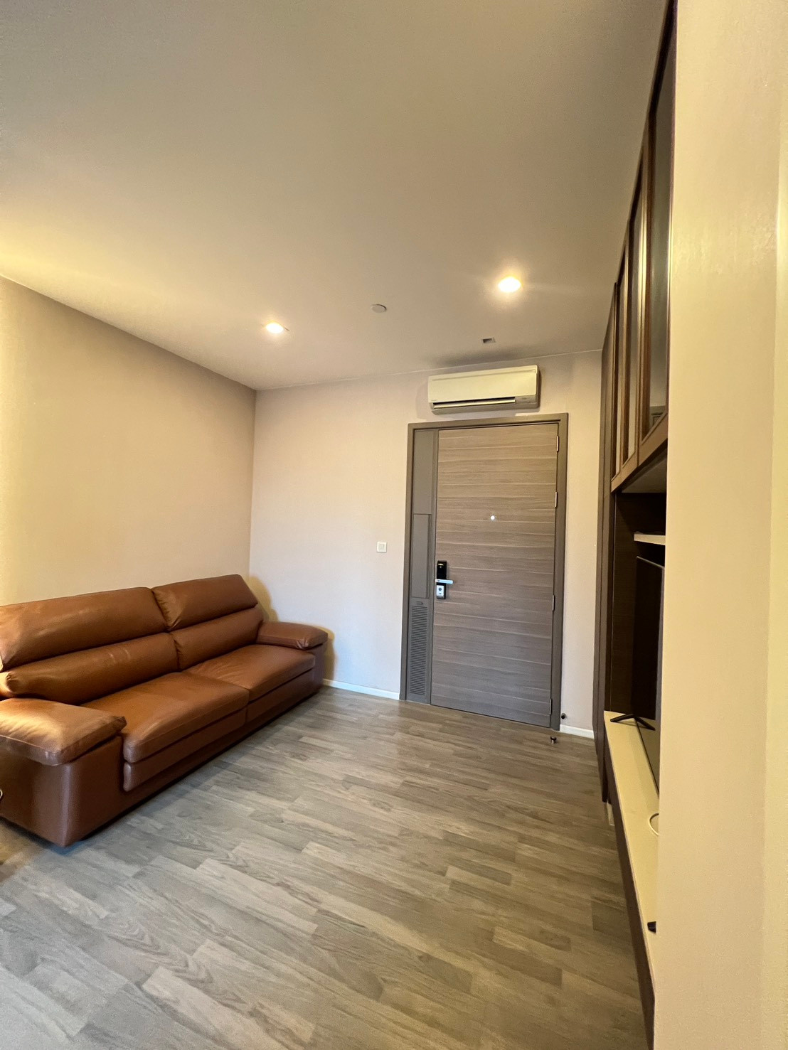 Hot Deal! Premium 1BR Unit for Rent right on Main Sukhumvit Road Hot Deal! Premium 1BR Unit for Rent right on Main Sukhumvit Road