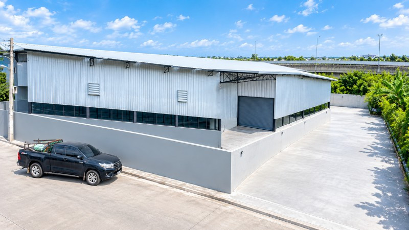 845sq.m. Tiwanon Soi 52–58 Warehouse for rent ChaengWatthana Robinson Srisamarn 650m 215sq.wah Wat