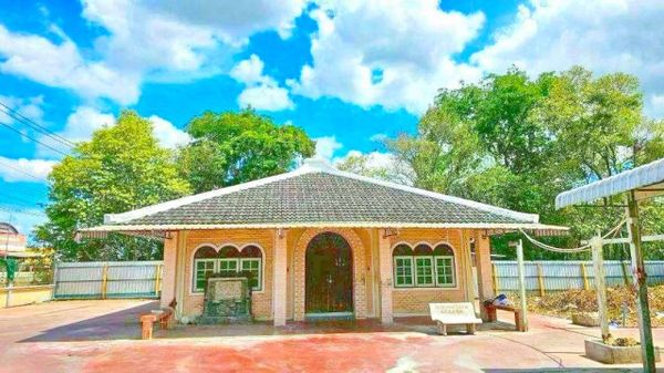3 bed 2 bath detached house for rent near M81 entrance Nakhon Pathom city 600 m. Located 1 km. from