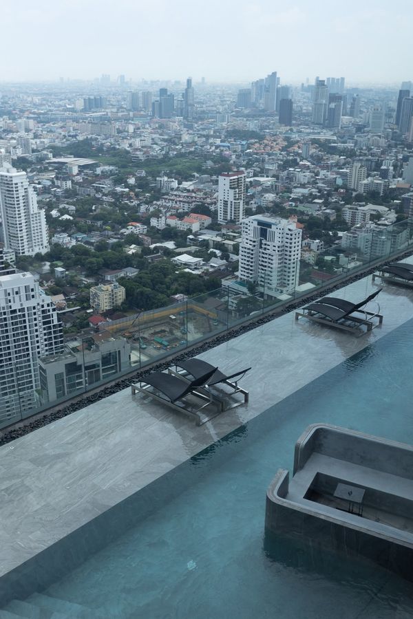 ปล่อยเช่าคอนโด Park Origin Thonglor 2 ห้องนอน ชั้นสูง ราคา 47,000-65,000 บาท **Park Origin Thonglor** Fully Furnished | Ready to Move In