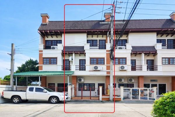 ตรงข้ามโลตัส ไทวัสดุ ทาวน์เฮ้าส์ 3 ชั้น 4นอน ถูกที่สุดใน นวมินทร์ 133-141 3น้ำ ทำเลติดถนนใหญ่ มี 7-Eleven สนามหญ้า 2แอร์ บึงกุ่ม 24ตร.วา