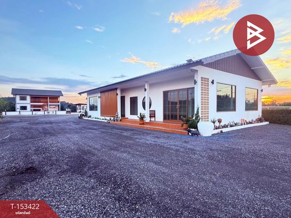 Land for sale with buildings, area 2 rai 1 ngan 33.7 sq m, Thammamun, Chainat.
