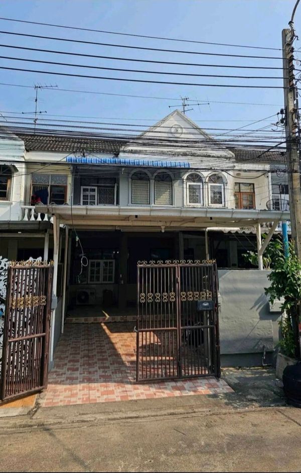 Townhome for rent near Seacon Square, just 5 minutes.