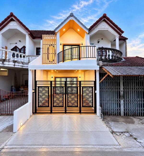 For Sale Townhouse/Townhome  , Weerawat , newly renovated , Bang Khae Nuea , Bang Khae , Bangkok , CX-179543