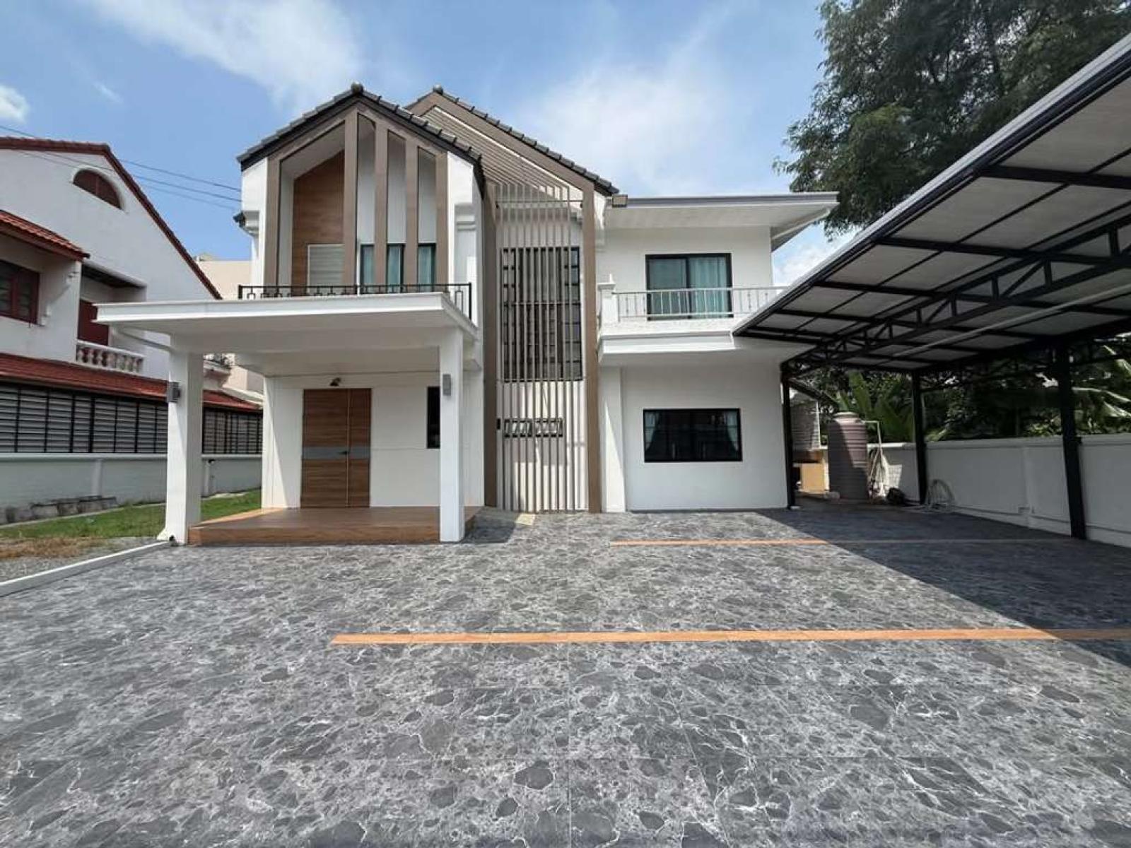 Sinlapasath Village, Phutthamonthon Sai 2 / 4 Bedrooms (FOR SALE) BALL495