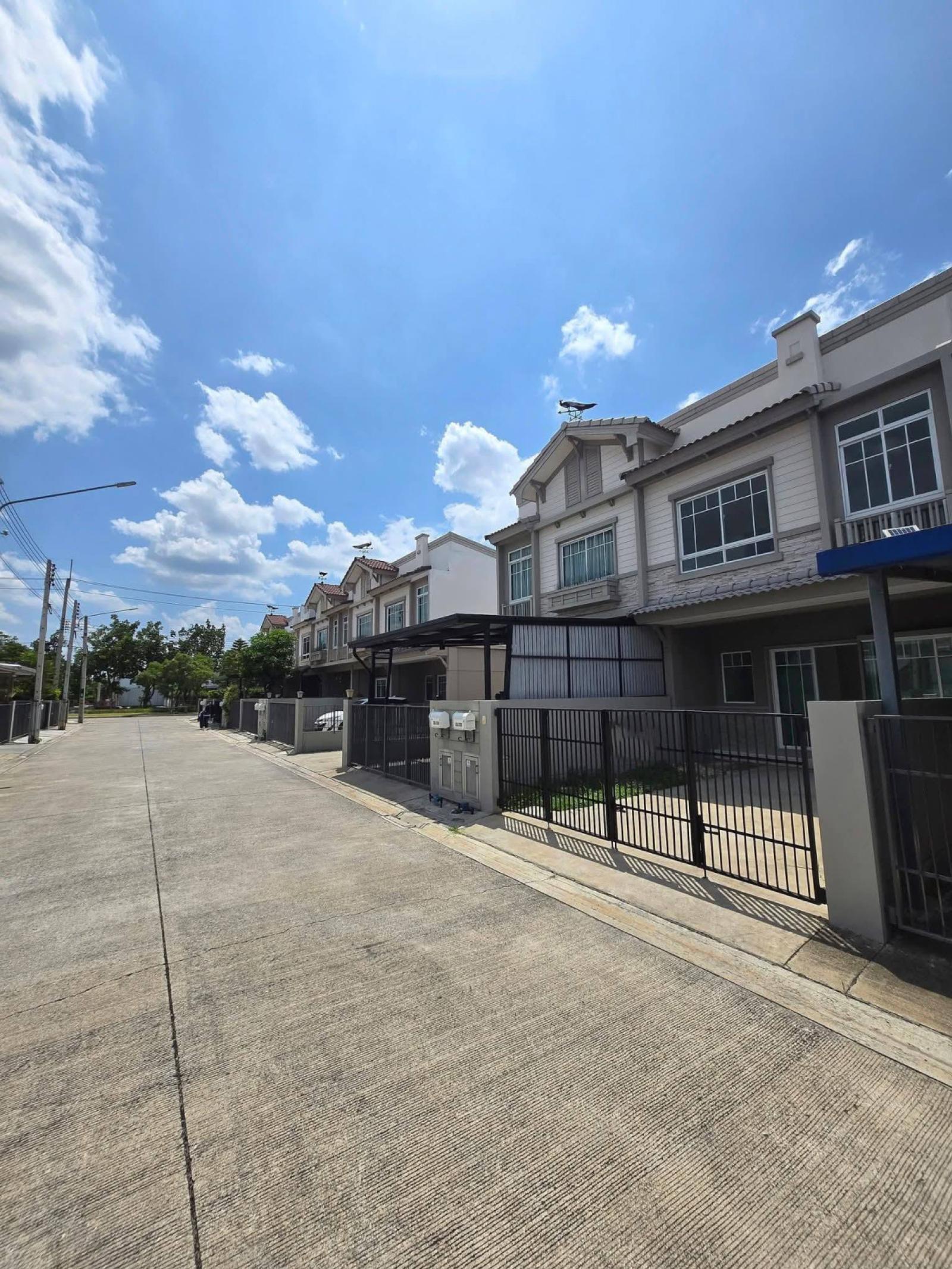 For Sale Townhouse/Townhome  , Villaggio Phetkasem - Sai 4 , newly renovated , Suan Luang , Krathum Baen , Samut Sakhon , CX-179577