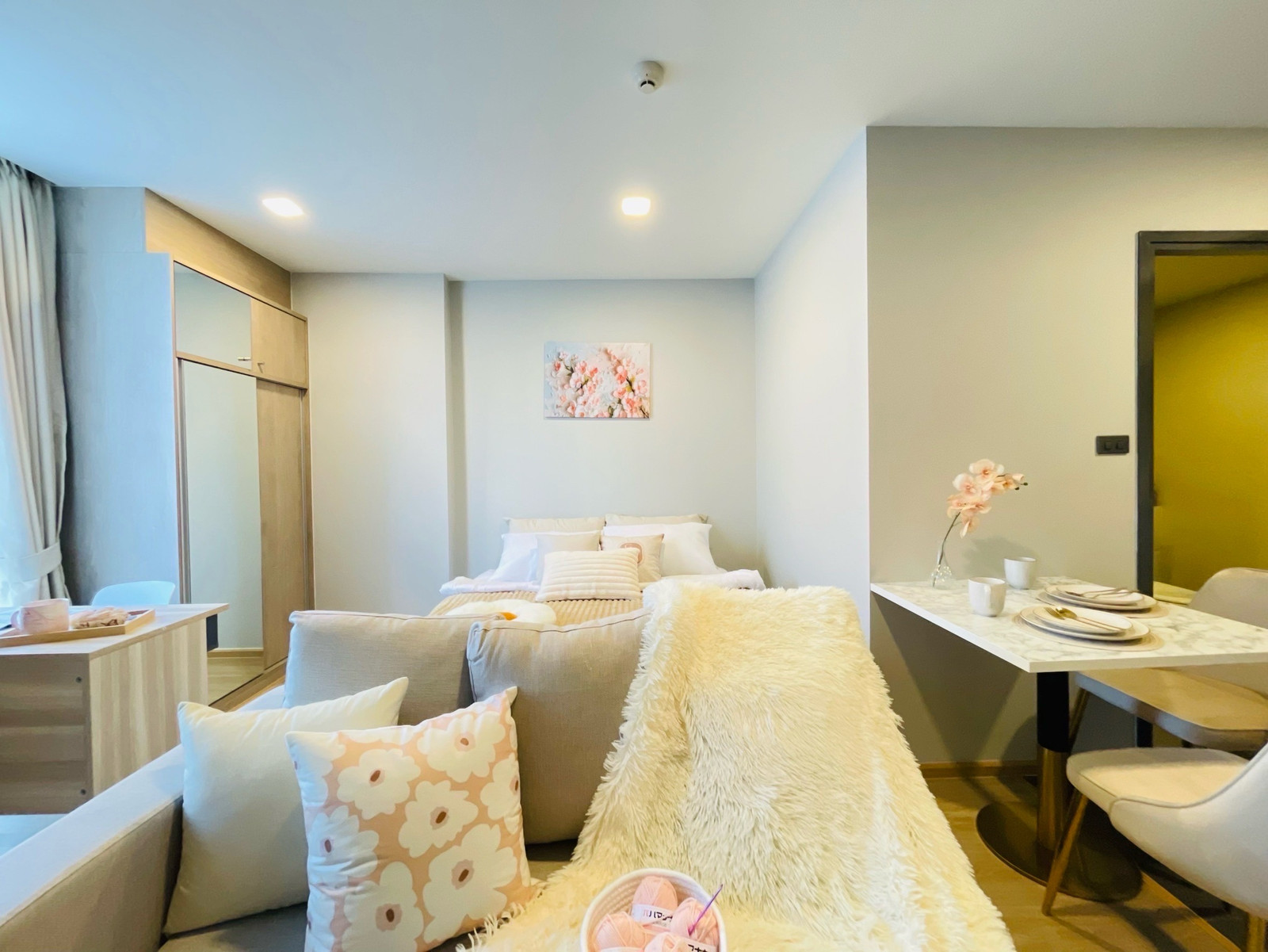 ✨ Condo for rent, The Moment Ratchada 19, near MRT Ratchada, fully furnished, ready to move in ❌ Pets not allowed.