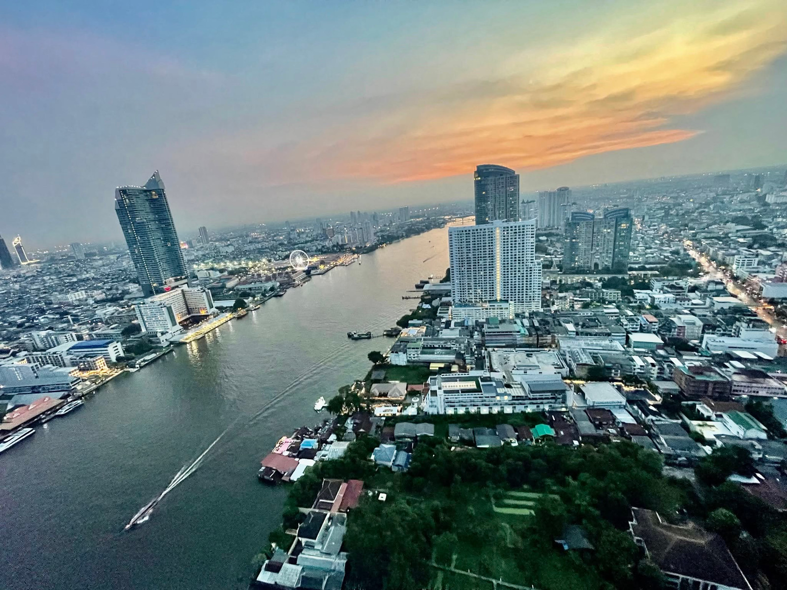 For Rent / Sale Condo 2-Bedroom at Chapter Charoen Nakhon High-floor corner unit with sweeping Chao Phraya River views toward Asiatique Furnished and Ready to move in. For Rent / Sale Condo 2-Bedroom at Chapter Charoen Nakhon High-floor corner unit with sweeping Chao Phraya River views toward Asiatique Furnished and Ready to move in.
