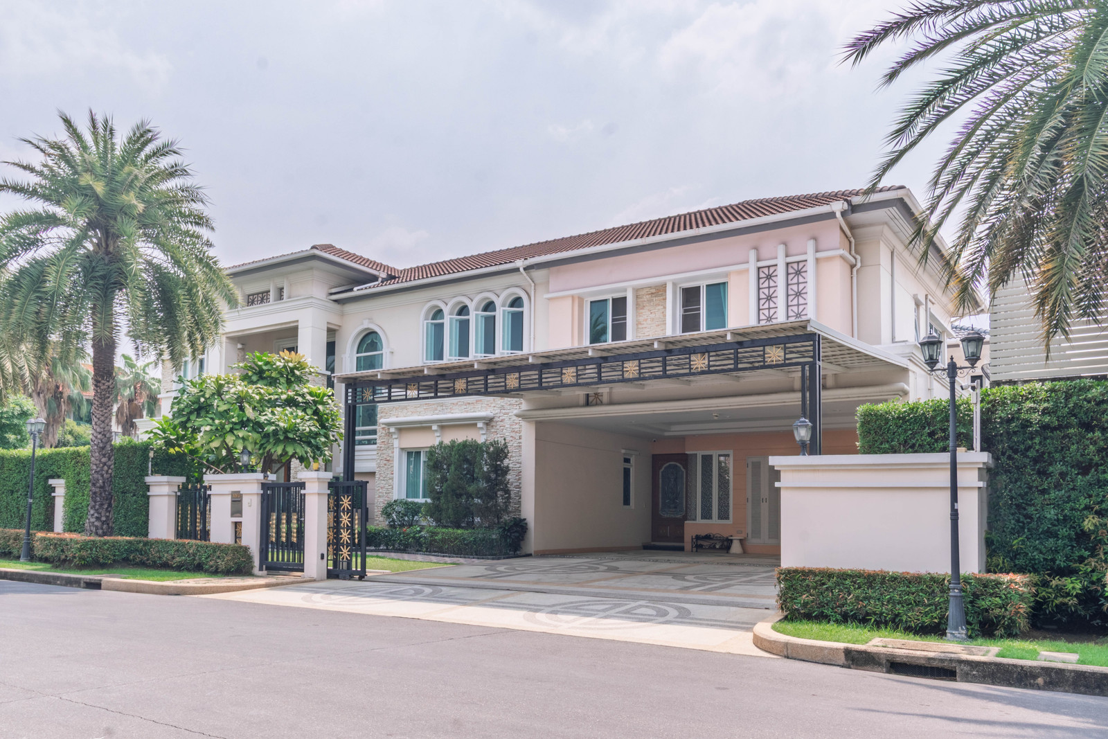 Single house, Grand Bangkok Boulevard Project, Sathorn-Pinklao (Ratchapruek), sells it himself. Single house, Grand Bangkok Boulevard Project, Sathorn-Pinklao (Ratchapruek), sells it himself.