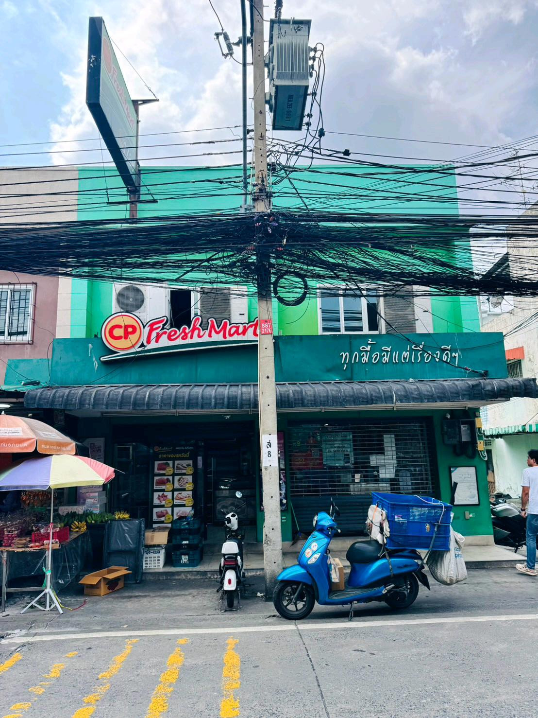 Commercial building for rent in Soi Suparerk Commercial building for rent in Soi Suparerk