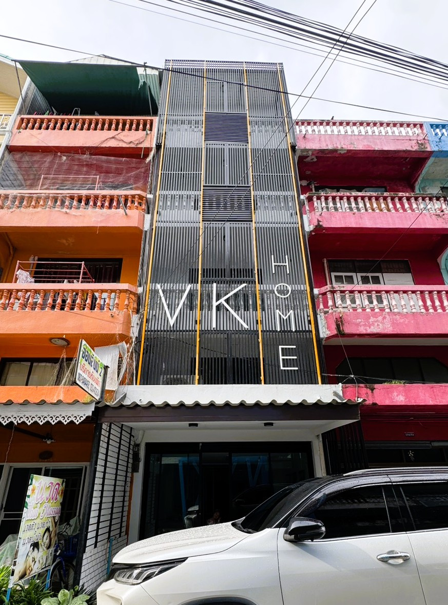 ตึกแถวรีโนเวทใหม่ทั้งหลัง 5 ชั้น พื้นที่ใช้สอย 250 ตร.ม. – ห่างชายหาดเพียง 150 เมตร ชะอำ – ขาย!! FULLY RENOVATED 5-STOREY SHOPHOUSE/GUESTHOUSE ON 250SQM – 150M FROM THE BEACH, CHA-AM – FOR SALE!!