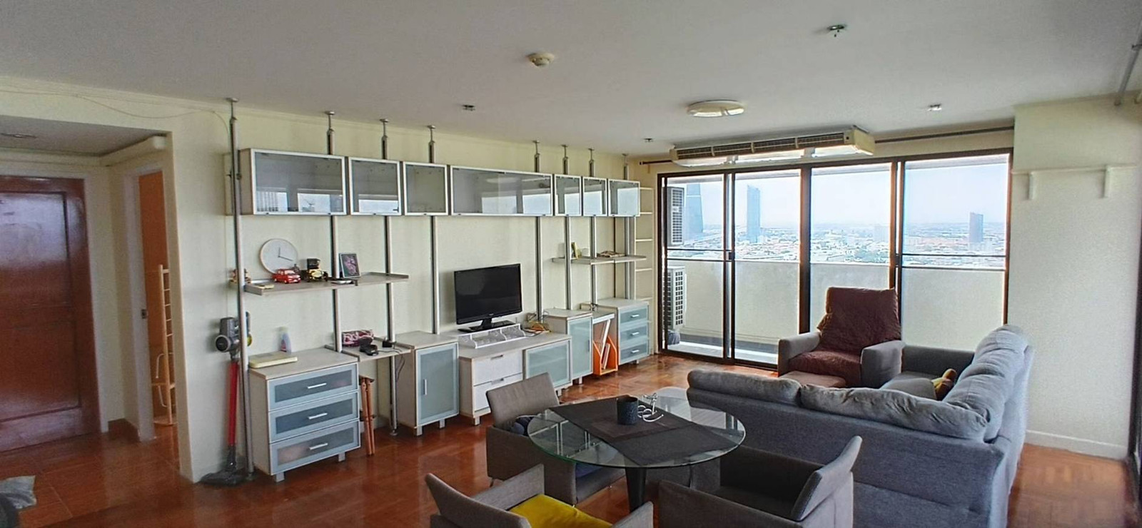 Condo for sale P.S.T. City Home Chong Nonsi (Building T1), corner room, 24th floor, size 103 sq m, 2 bedrooms, price 4.9 million baht. Condo for sale P.S.T. City Home Chong Nonsi (Building T1), corner room, 24th floor, size 103 sq m, 2 bedrooms, price 4.9 million baht.